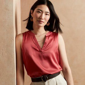 NWT Banana Republic silky split neck blouse   size medium